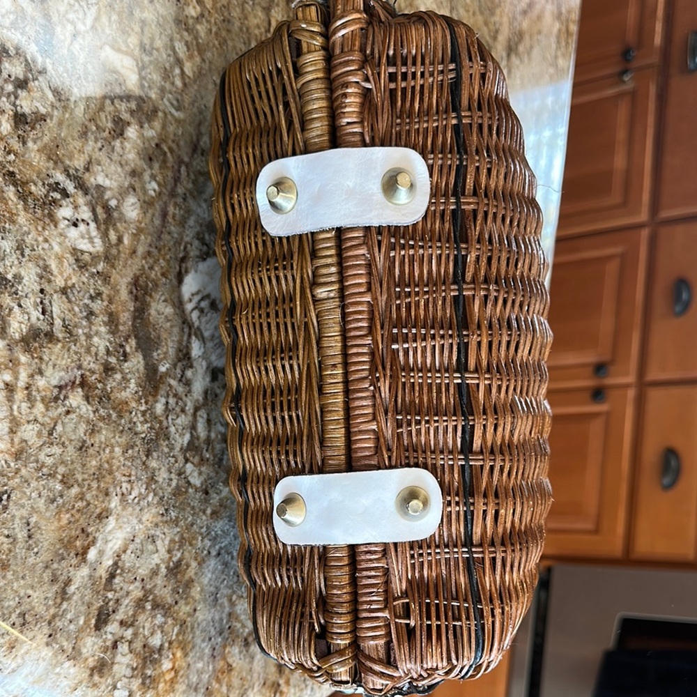 Brown and White Woven Handbag - Picture 7 of 8